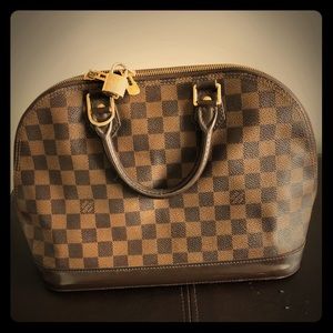 AUTHENTIC Louis Vuitton alma pm with lock!